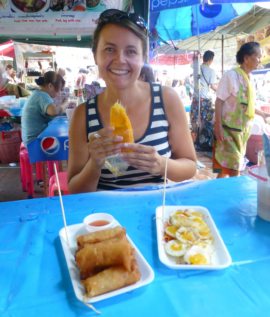 In Bangkok, we visited Chatuchak Weekend Market, one of the world's largest weekend markets. Dinner included fresh mango, phat thai, egg rolls and fried quail eggs.