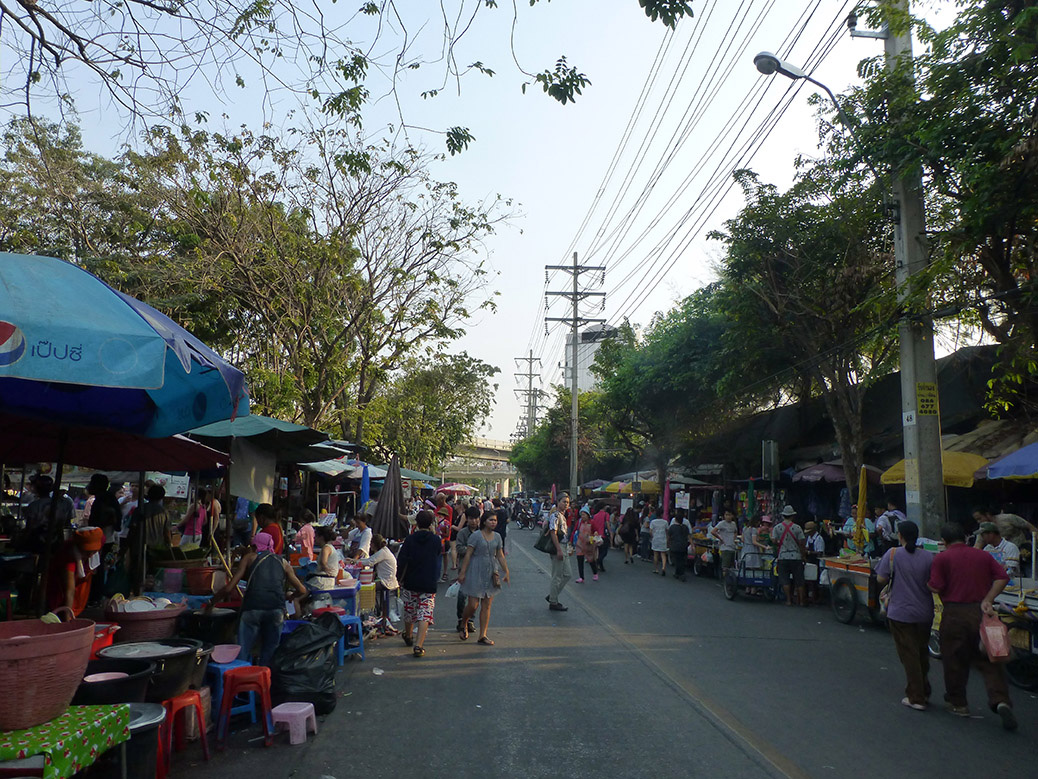 Food vendors lined the road by the main gate of Chatuchak Weekend Market