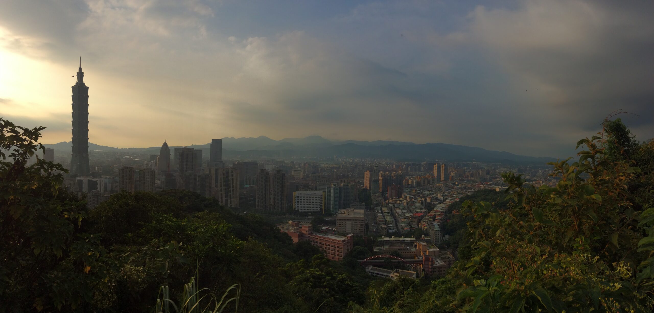 Taipei 101 and the surrounding city as seen from the top of Xiangshan (Elephant Mountain)