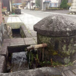 Stone Cups Street features water pipes built in the early 1900s to bring water from a nearby spring. It's said the water runs cold in the summer, but warm in the winter.