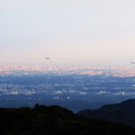 Two cargo planes flying by, likely on their way to Iruma Airbase. Omiya, Tokyo and Yokohama can be seen in the distance, more than 40 miles away.