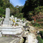 The entrance to the trail to Satta Pass goes through a cemetery... a sign of things to come?