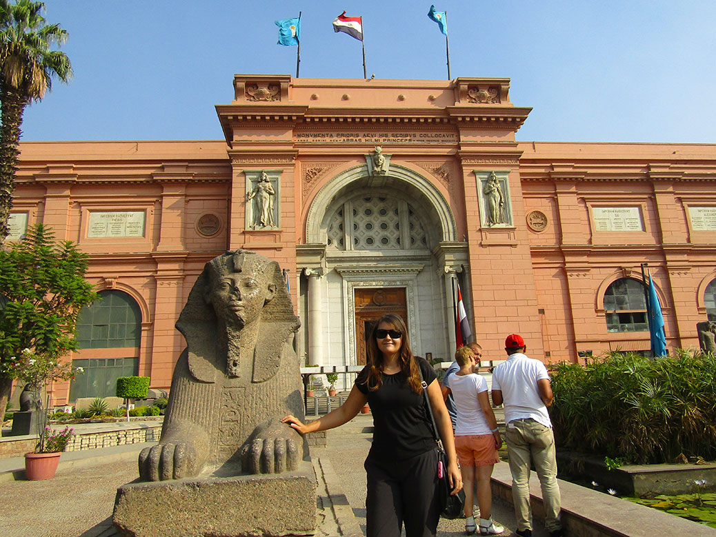 Viktoria in front of Cairo’s Egyptian Museum.