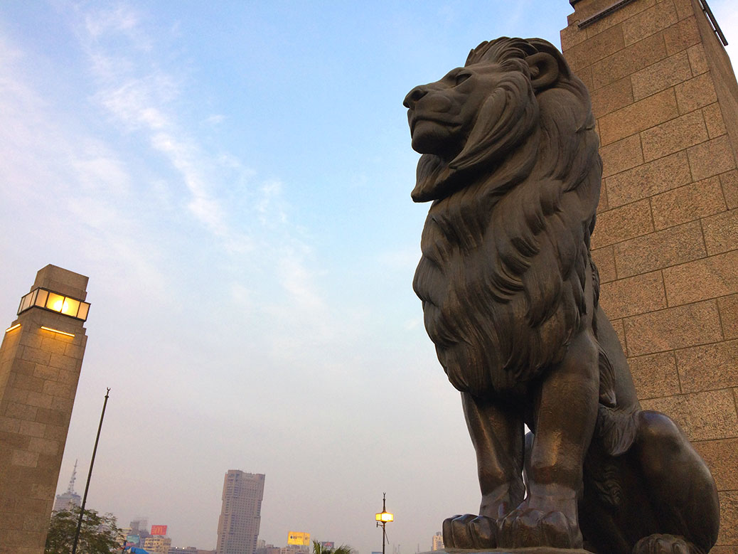 Cairo's Qasr El Nil Bridge is famous for its four bronze lion statues. A pair stand guard at each end of the bridge.